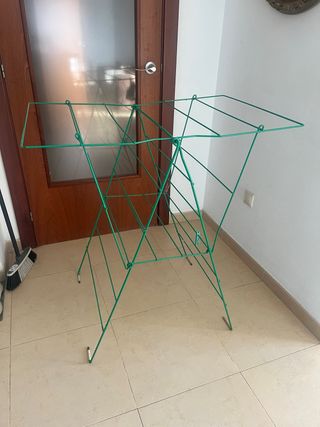 Tendedero plegable de metal verde