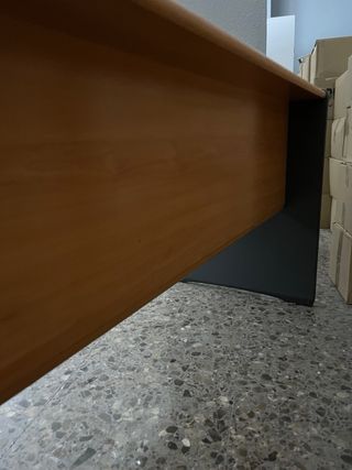 Mesa de oficina Actiu color madera