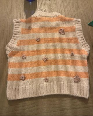 Chaleco Zara rayas naranja y beige flores