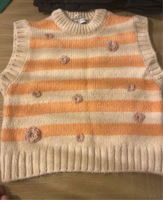 Chaleco Zara rayas naranja y beige flores