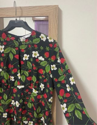 Vestido Zara Negro Estampado Fresas Talla M