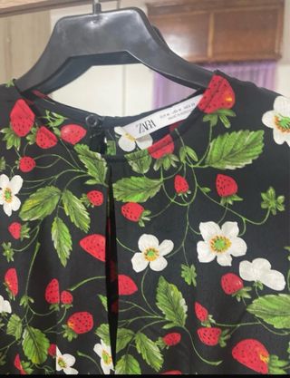 Vestido Zara Negro Estampado Fresas Talla M