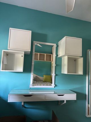 Tocador moderno con espejo y cajones