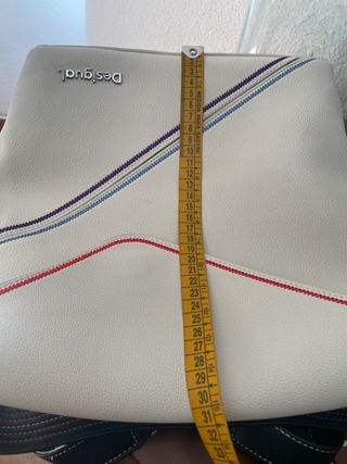 Mochila Desigual Blanca con Detalles