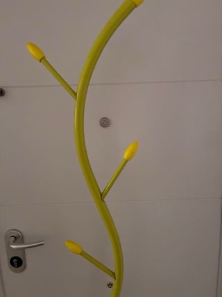 Perchero de pie moderno