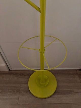 Perchero de pie moderno