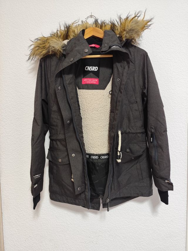 Chaqueta snow con capucha y pelo