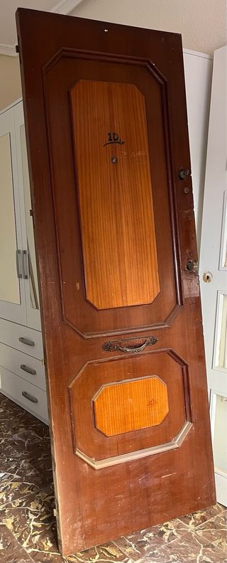 Puerta de entrada madera