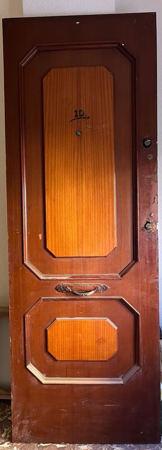 Puerta de entrada madera