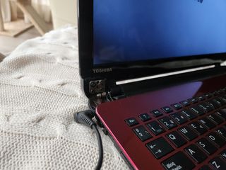 Portátil Toshiba Rojo