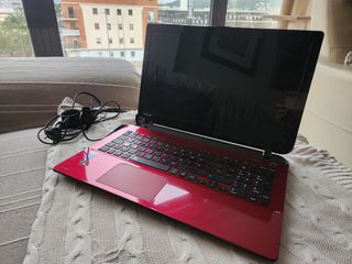 Portátil Toshiba Rojo