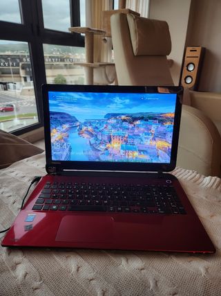 Portátil Toshiba Rojo