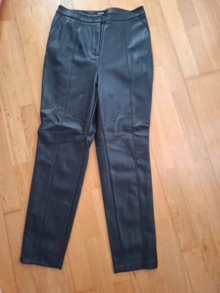 Pantalón polipiel negro