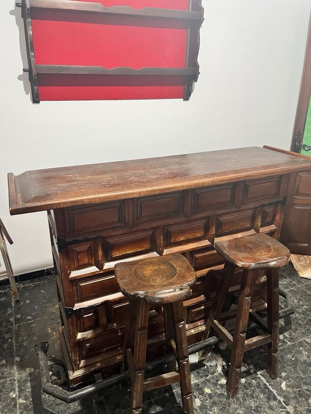 Barra de madera con detalles forja