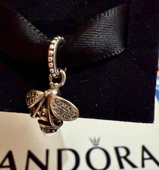 Pandora Charm Abeja Plata