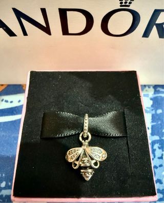 Pandora Charm Abeja Plata
