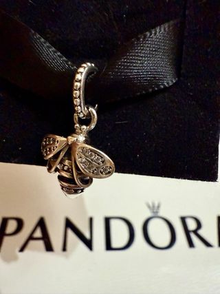 Pandora Charm Abeja Plata