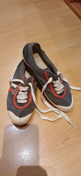 Deportivas Kawasaki grises