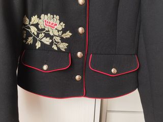 Chaqueta Zara bordados pájaro y flor