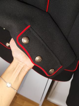 Chaqueta Zara bordados pájaro y flor