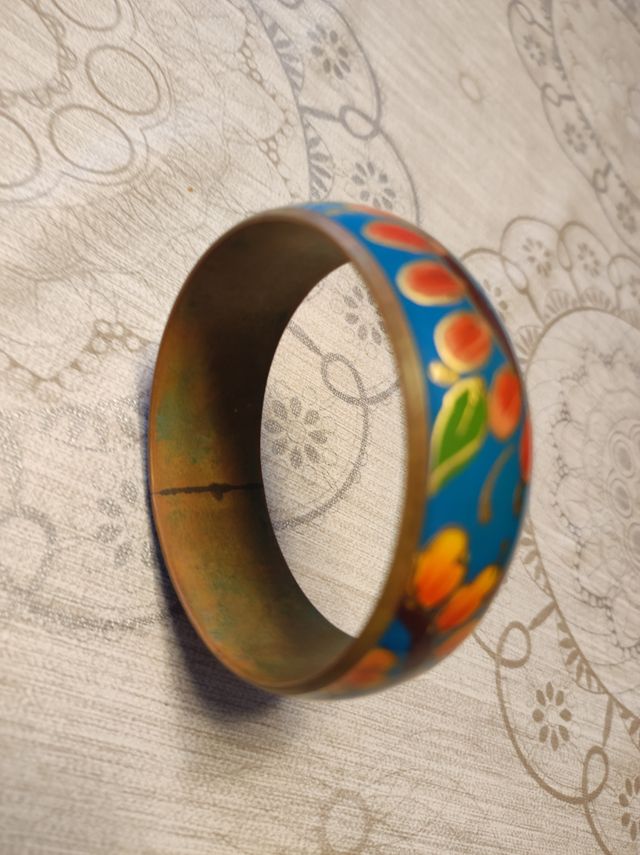 Pulsera ancha con diseño floral