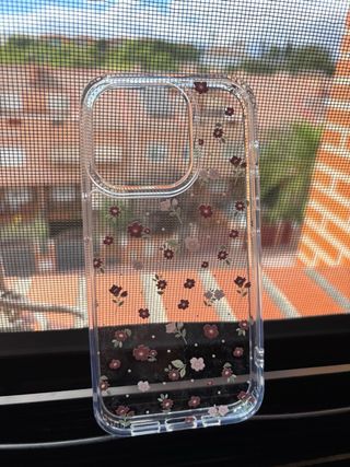 Funda iPhone 15 Pro floral transparente