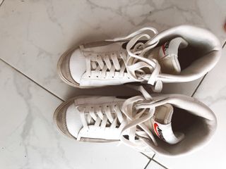 Tenis Nike Blancos y Grises