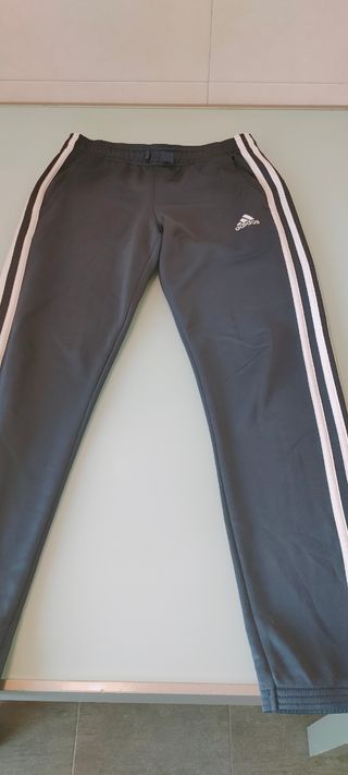 Pantalón chándal Adidas
