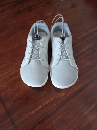 Barefoot 37 gris claro + juego cordones gris