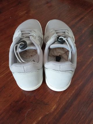 Barefoot 37 gris claro + juego cordones gris