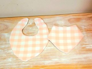 Babero rosado para bebe