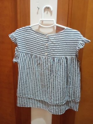 Chaleco negro  5 € cada chaqueta 3 € cada blusa