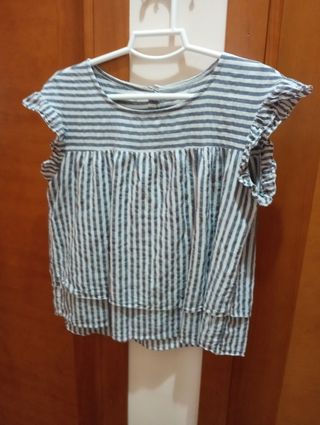 Chaleco negro  5 € cada chaqueta 3 € cada blusa