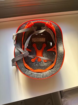 Casco de escalada naranja