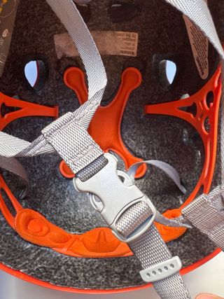 Casco de escalada naranja