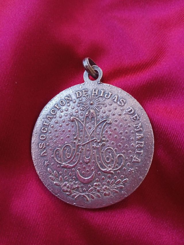 Medalla antigua de plata religiosa