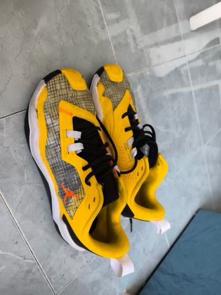 Zapatillas Jordan Amarillas Talla 42