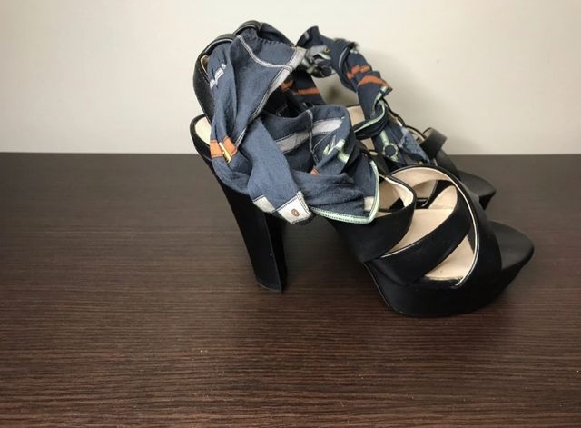 Sandali Liu Jo neri con foulard fantasia