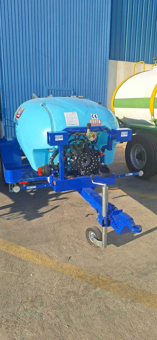 ATOMIZADOR AGRICOLA ARRASTRADO DE 2000 LITROS