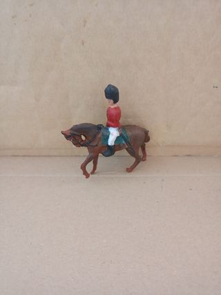 Soldado inglés a caballo