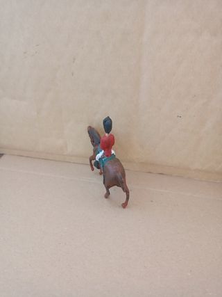 Soldado inglés a caballo