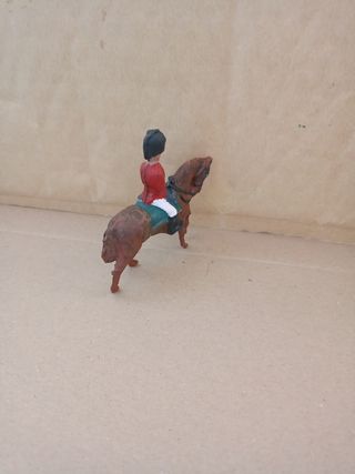 Soldado inglés a caballo