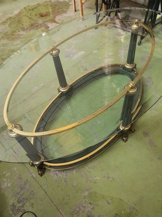 Mesa de centro ovalada clásica