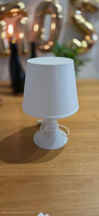 Lámpara de mesa blanca