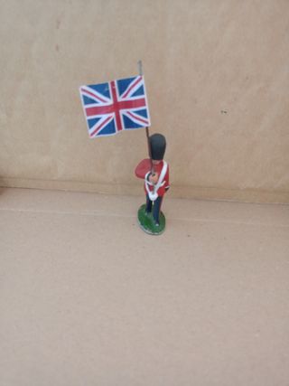 Soldado de plomo abanderado inglés