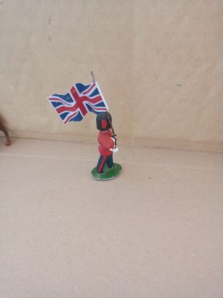 Soldado de plomo abanderado inglés