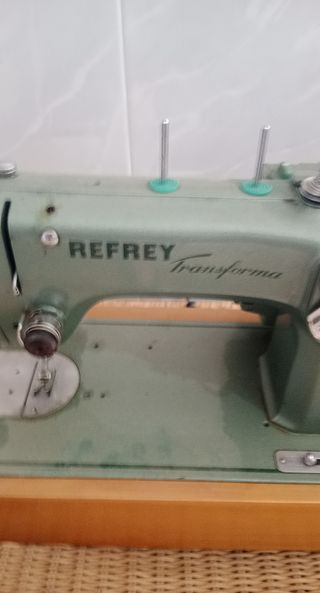 Máquina de coser Refrey Transforma