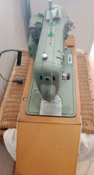 Máquina de coser Refrey Transforma