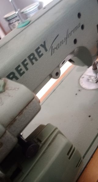 Máquina de coser Refrey Transforma