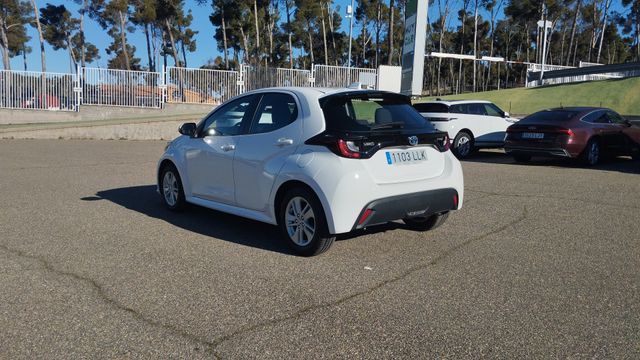 Toyota Yaris 120H Business Plus 85 kW (116 CV)